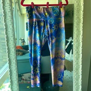 Victoria’s Secret sport leggings (Size L)